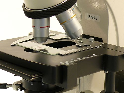  Ojektif taret ve çapraz masalı Mikroskoplar PCE-TM 2000