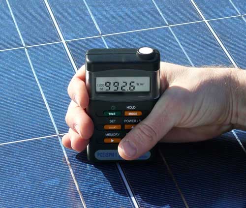 Güneş Enerjisi Ölçüm Cihazı PCE-SPM 1'in bir başka kullanım görüntüsü